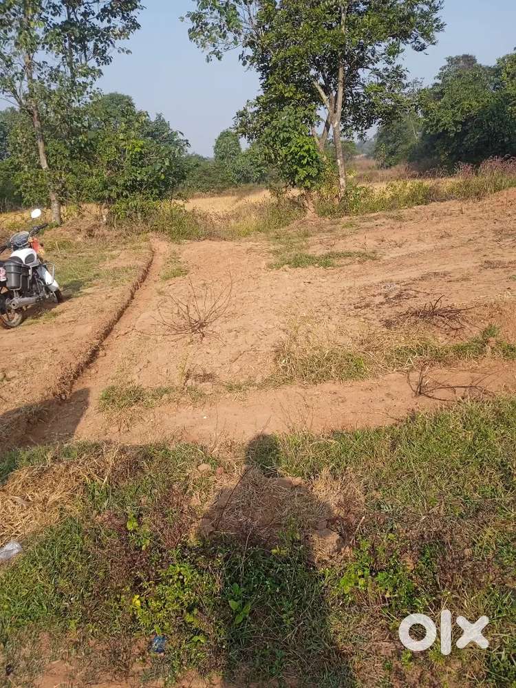 St plot hai 670000 per kattha