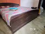 Double size bed (1year old)