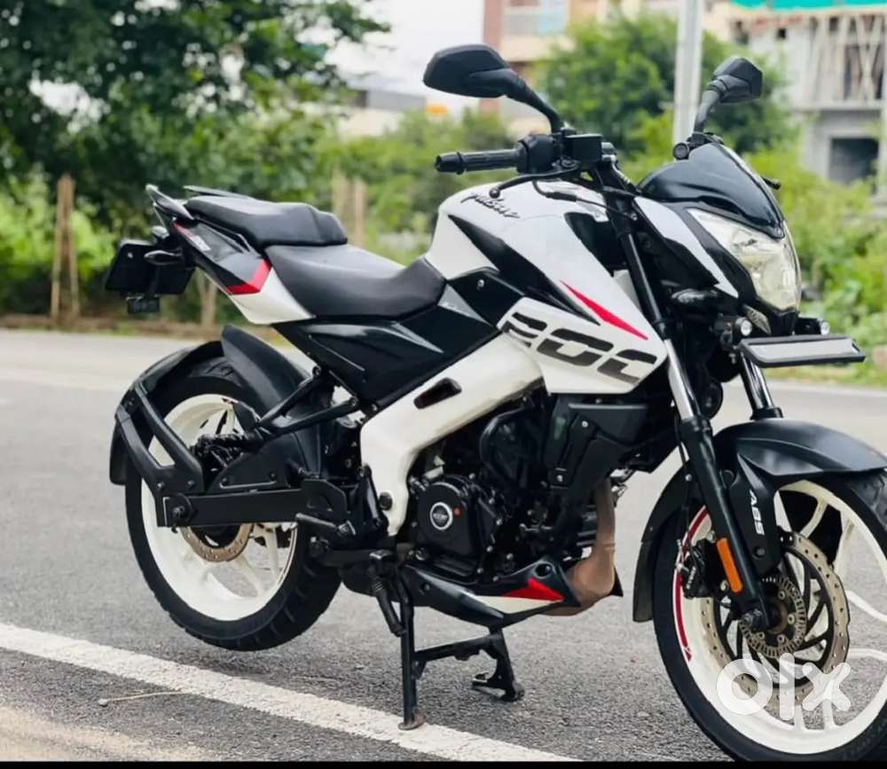BAJAJ PULSAR NS200