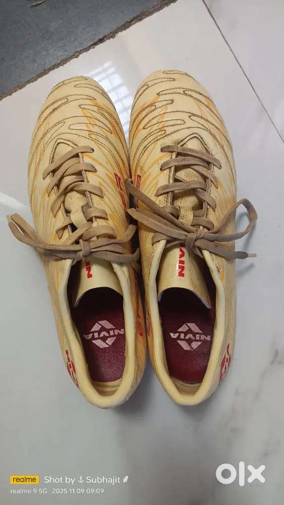 Football Nivia incounter size-7 (its a new shoe i ussed only 1 month)