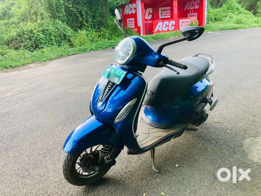 Bajaj Chetak EV Premium 2423