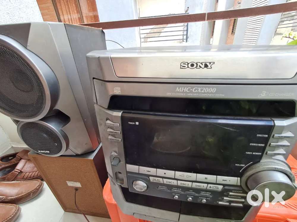 SONY AUDIO MUSIC SYSTEM WITH 2 SPEAKER.  CD / CASSATE PLAYER, FM RADIO