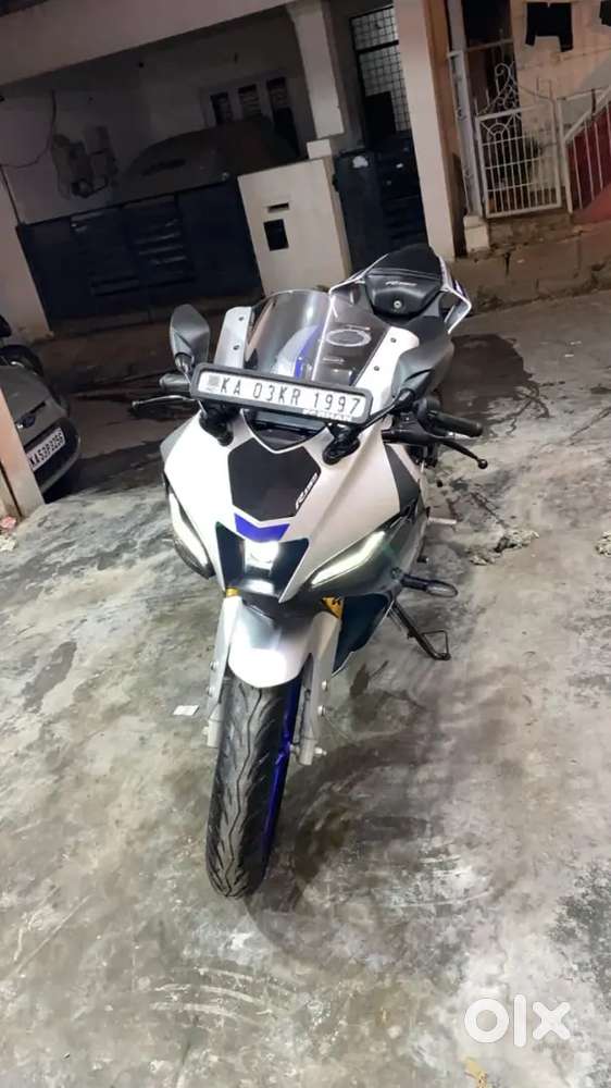 Yamaha R15 m