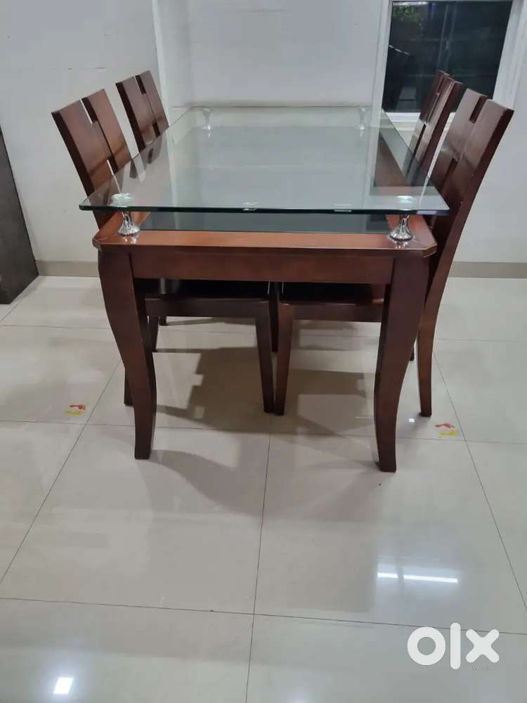 4-Seater Wooden Dining Table in Good Condition