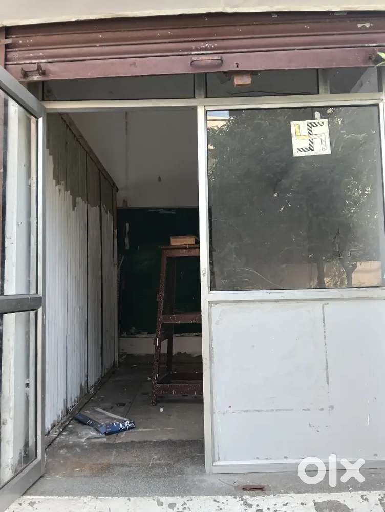 किराए के लिए दुकान खाली है