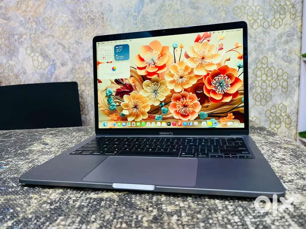 Apple MacBook Pro M1 13 inch 8GB Ram 256 SSD bettery health 100%