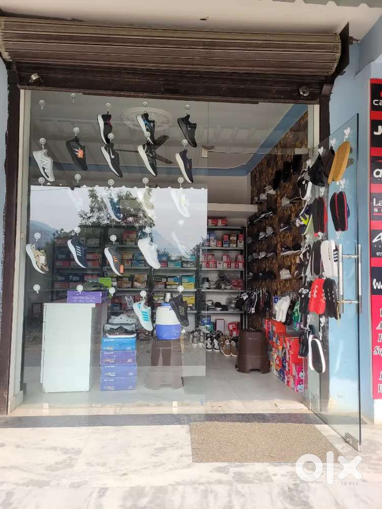 SHOP BECH RHA HU MST SHOP HE 1.5 YRS OLD SALE AVRAGE MONTHLY 76000 HE