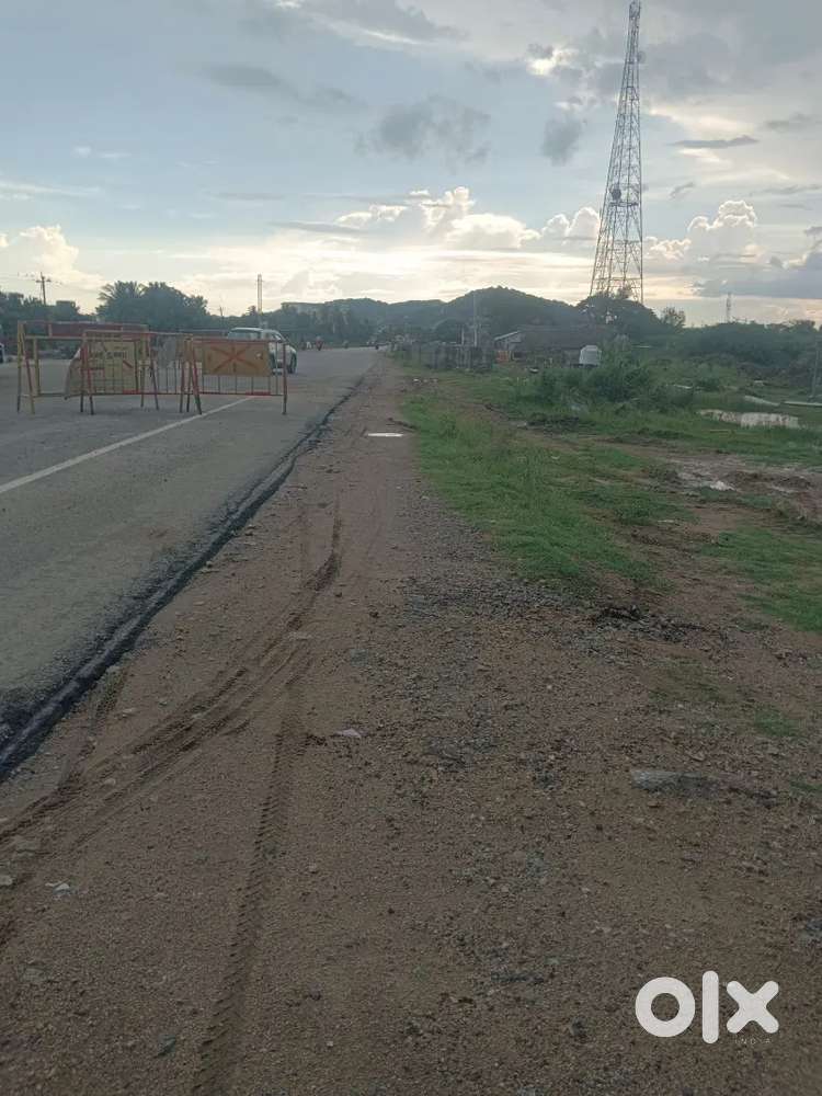 Thiruvallur to Tirupati bypass on road on road Thiruthani. Sq 3500..