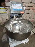 Atta gundhne ka me chin