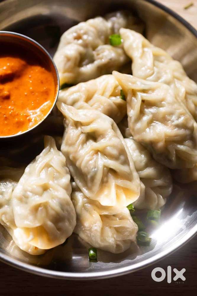Nepali cook chye jo momos. Egg roll amlet banaa ske