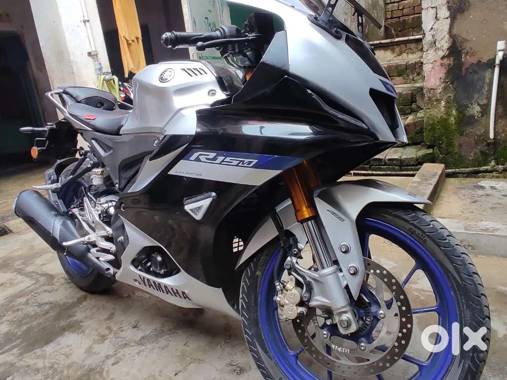 Yamaha R15m silver colour