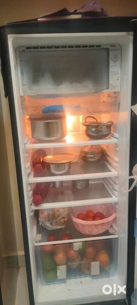 Samsung fridge 223 ltr only 2 year old