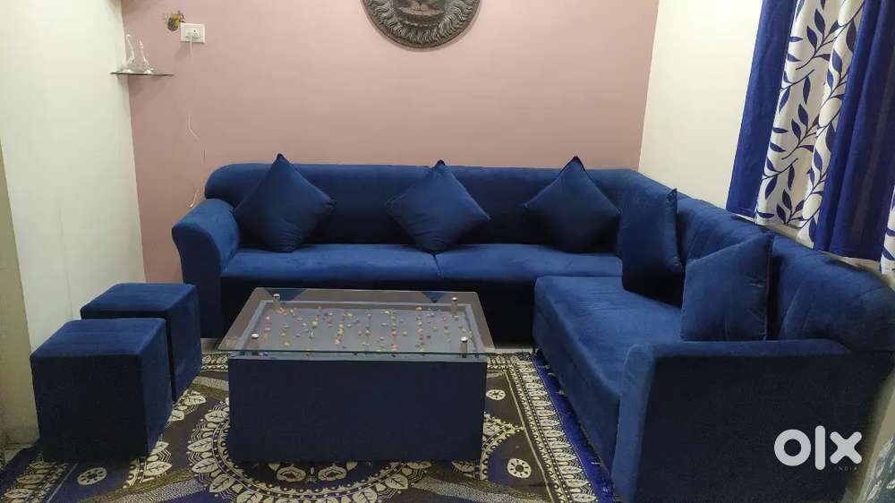 Latest design Sofa , 5 cushions, 2 puffy and centre table