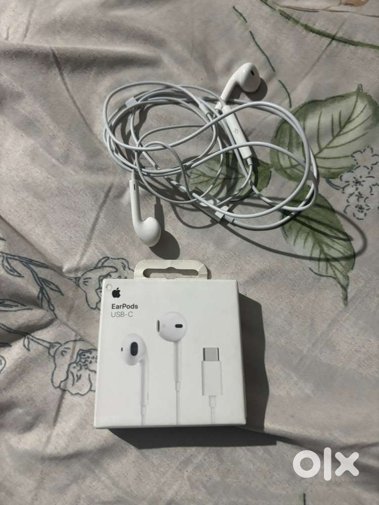 Apple type c ear phone only 5 days old