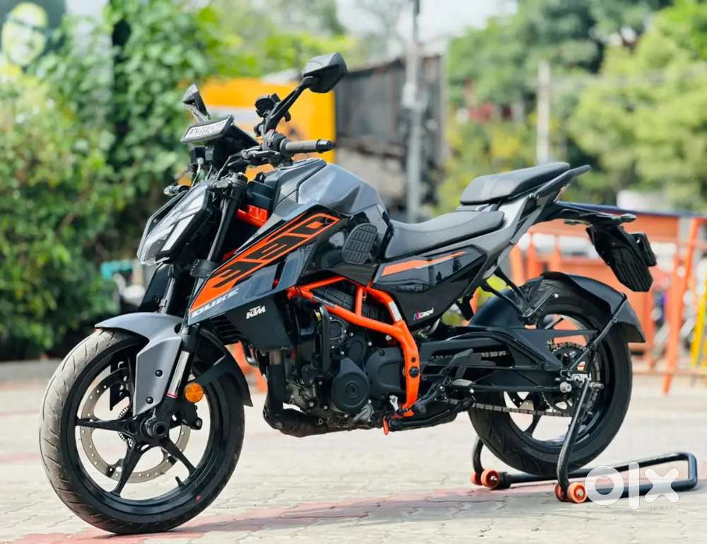 Ktm duke390 gen3 just 4000km 6 months bike