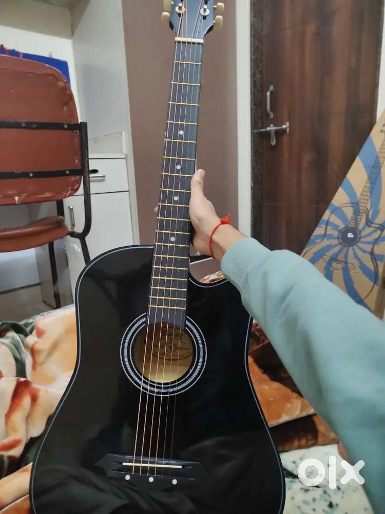 Brand new guitar used only 1 time