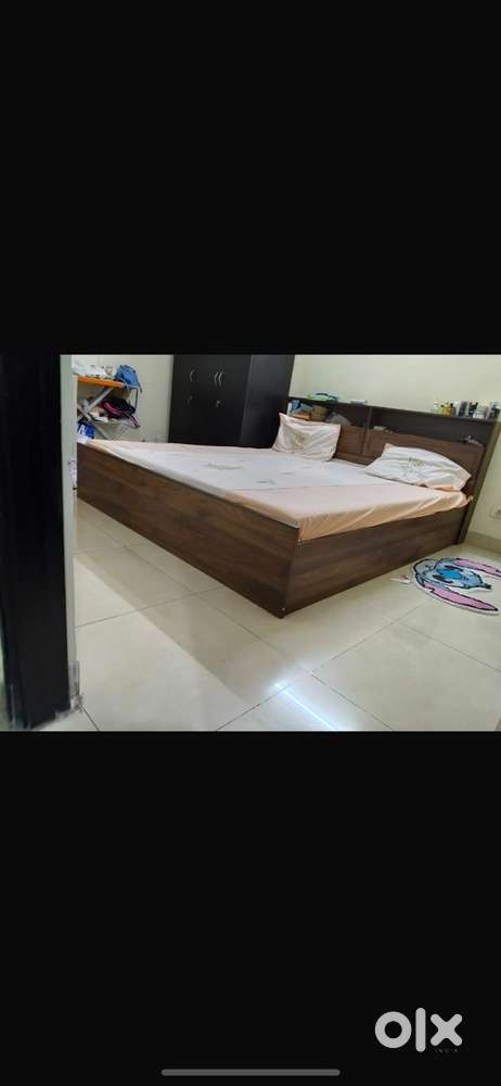 King size Bed with Walefit Orthopedic Matress