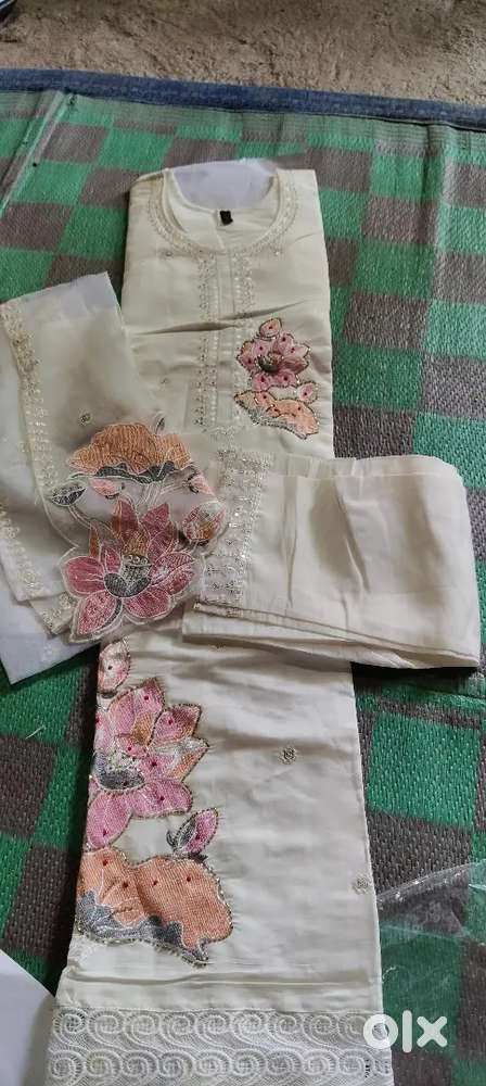 लेडीज कपड़े