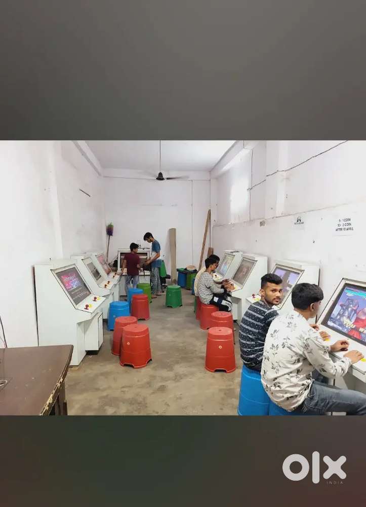 Selling a shop of 425sqft for Rs 2800000 near gulshan Colony