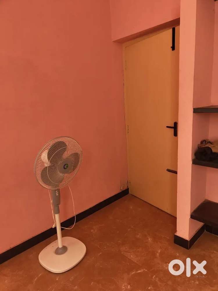 House for rent, with individual bathroom, kitchen.
