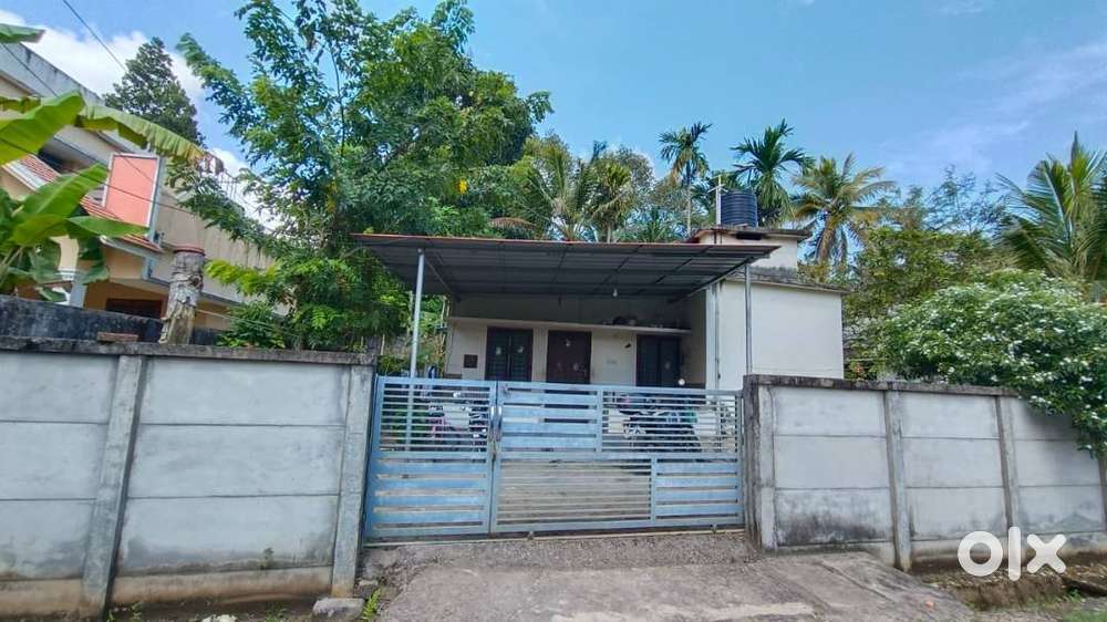 മാവേലിക്കര കോടതിക്ക് തെക്കുമാറി 5 സെന്‍റും ഒരുനിലവീടും