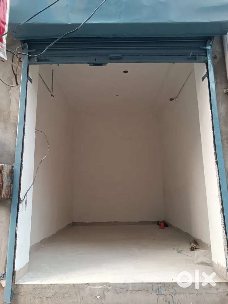 Shop for rent at 22ft road