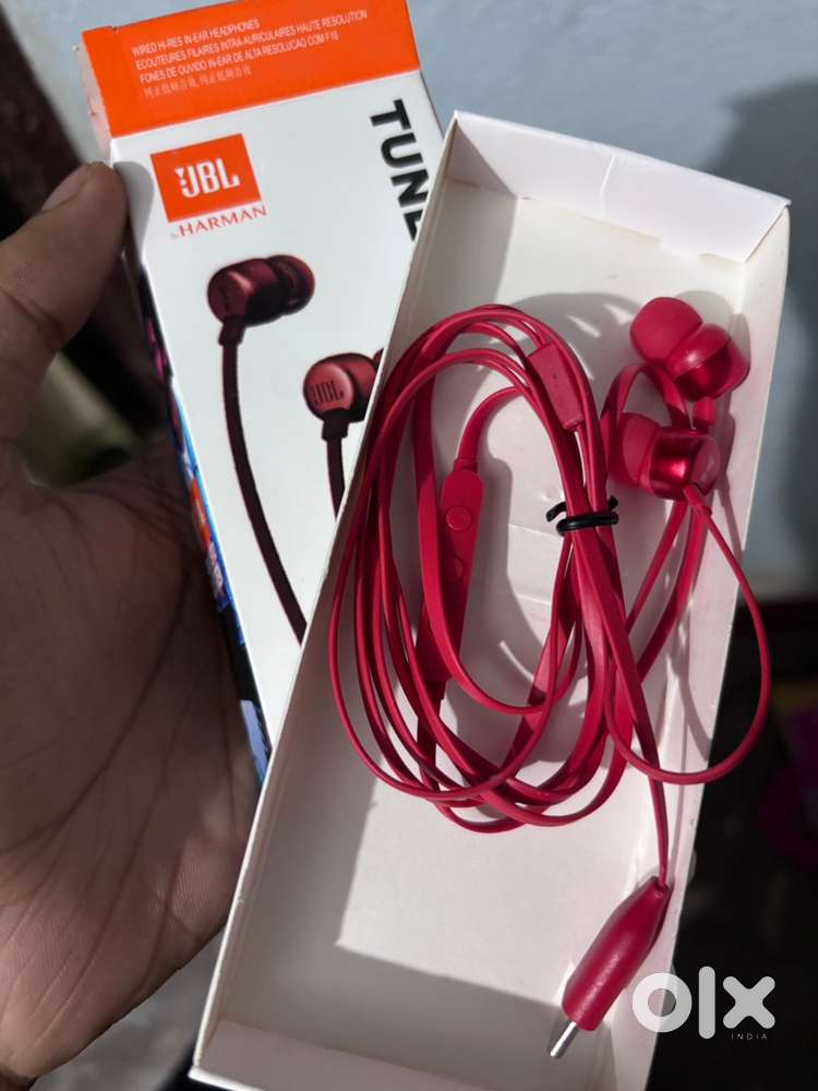 I am selling mine jbl 310c earphone