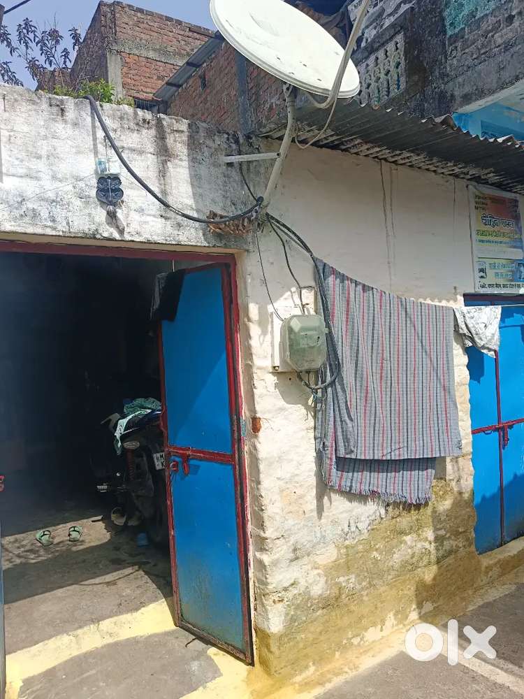 Dan patra bala ghar hai lene bala chahe to chhat dal sakta hai
