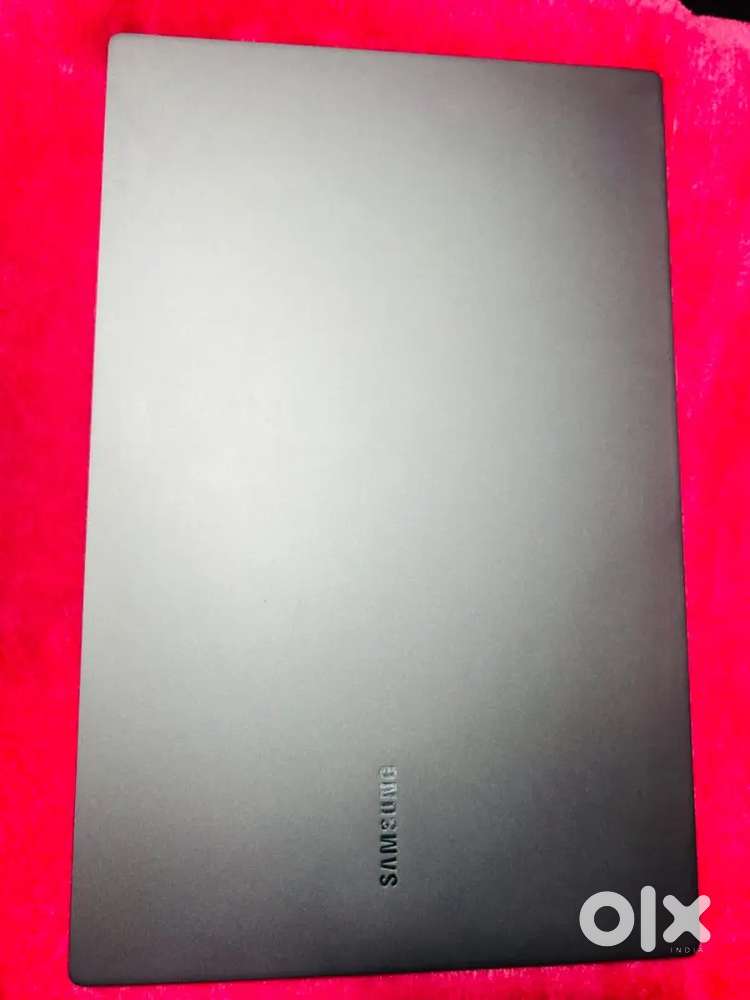 Samsung laptop in good condition for sale only 5 months old.