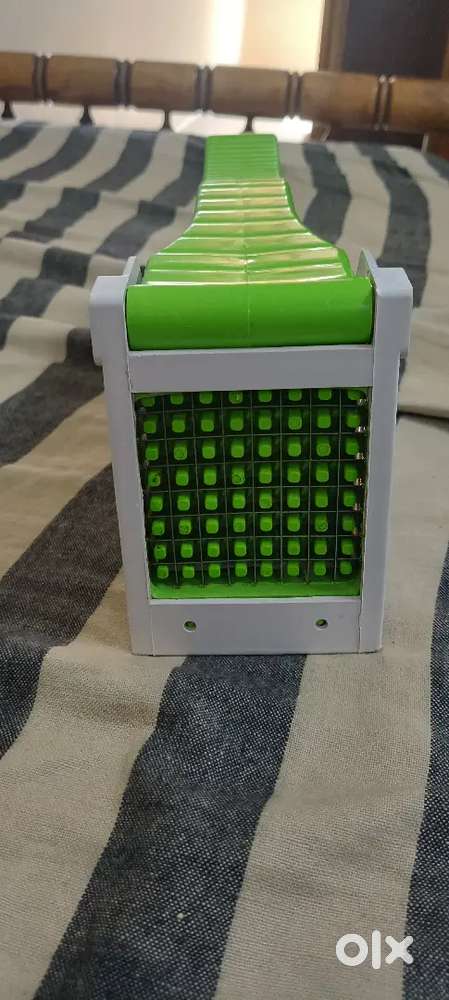 Vegetables cutting machine