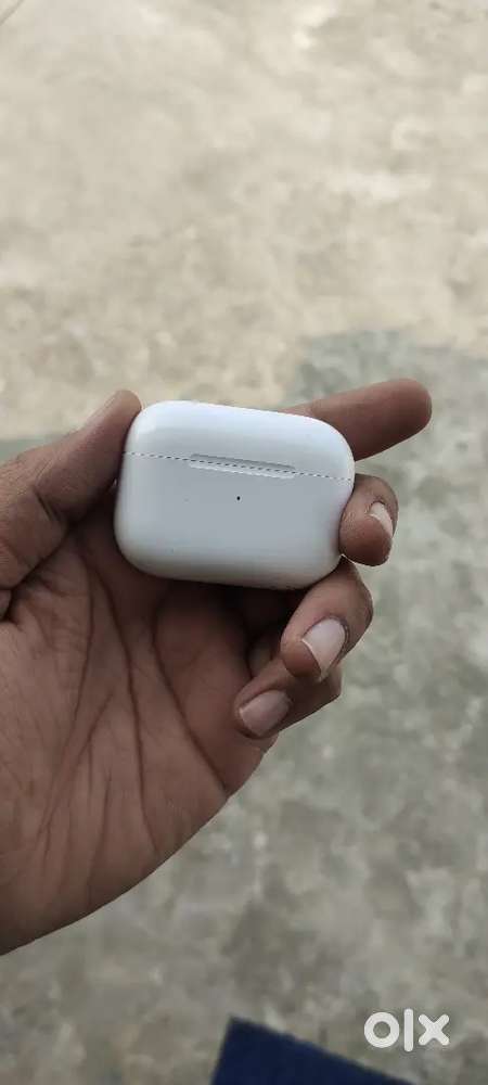 Iphone earbuds 2 pro with all accessories with box and wire