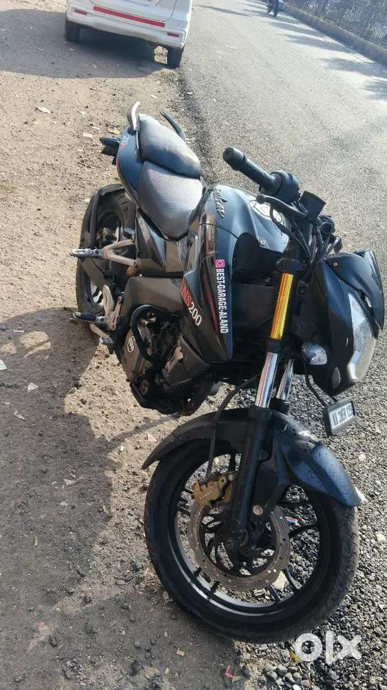 Ns 200 2015 model black colour