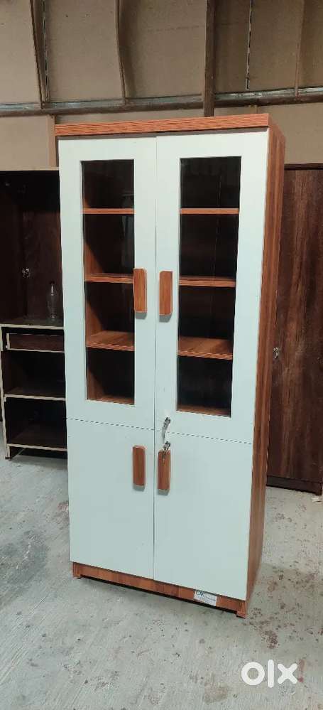 New Beautiful Kitchen cabinet 2.5*6ft
