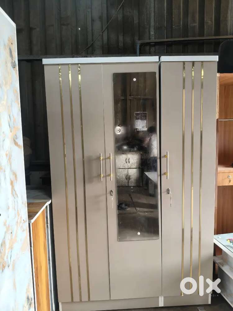 It's New Manufacturing 3 Door Wardrobe