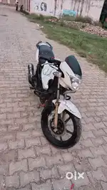 Kami koi nahi hai saaf ghaadi hai bilkul