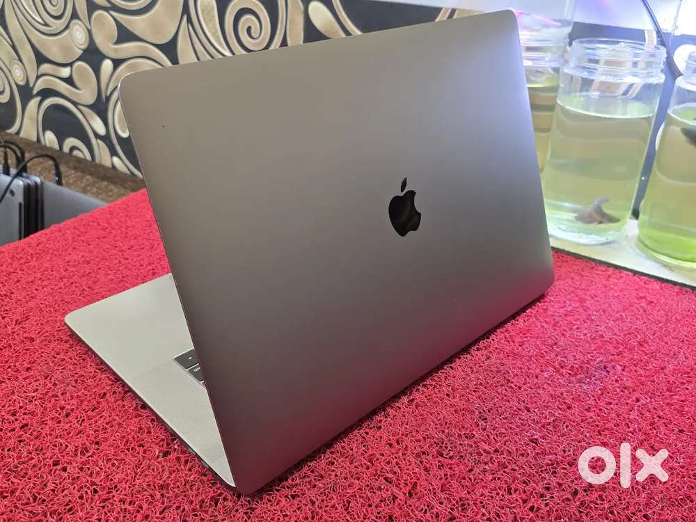 Apple Macbook Pro i7/16/256gb SSD 5.5gb Graphics 15inch Retina Display