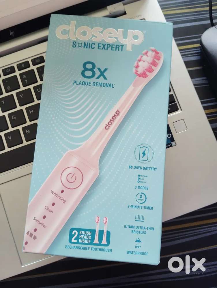 Closeup Sonic Expert Electric Toothbrush