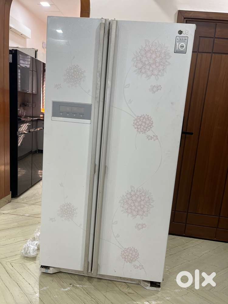 Lg double door almirah fridge in a very good and working