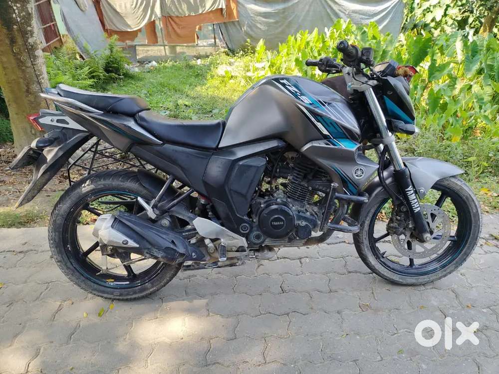 Yamha FZs / good condition bike urjent sell money problem