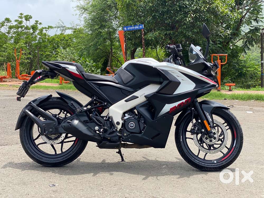 BAJAJ PULSAR RS 200