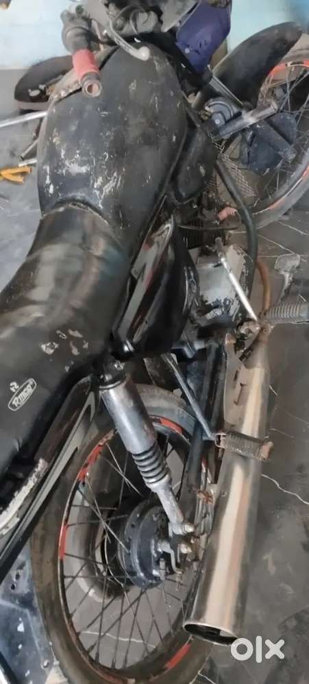 Gadi me kam hoga chal sahi rahi hai