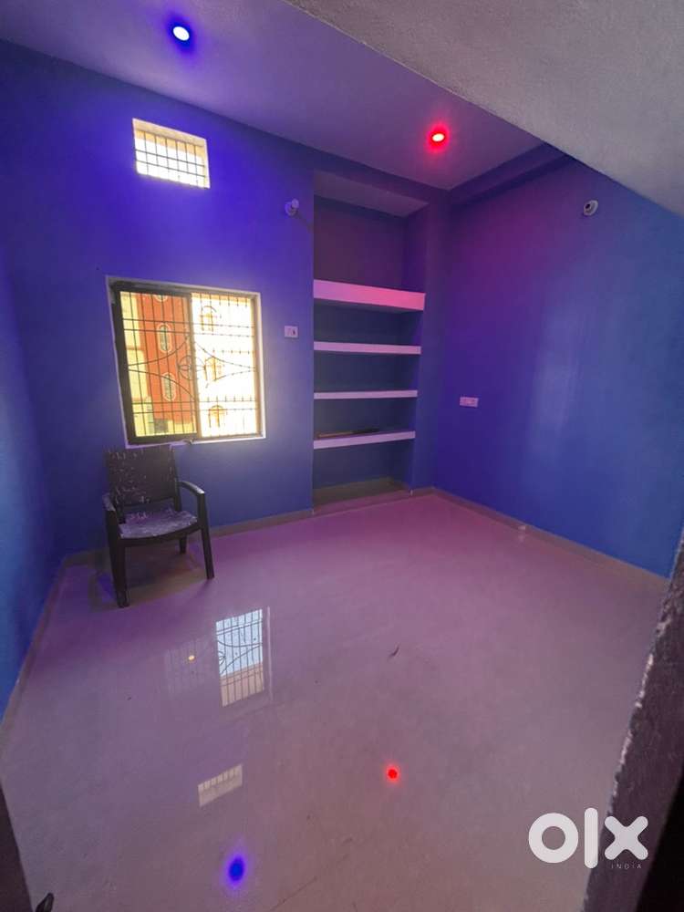New 2 bhk room hai jise 3 room ek kitchen bathrom ar sapce hai