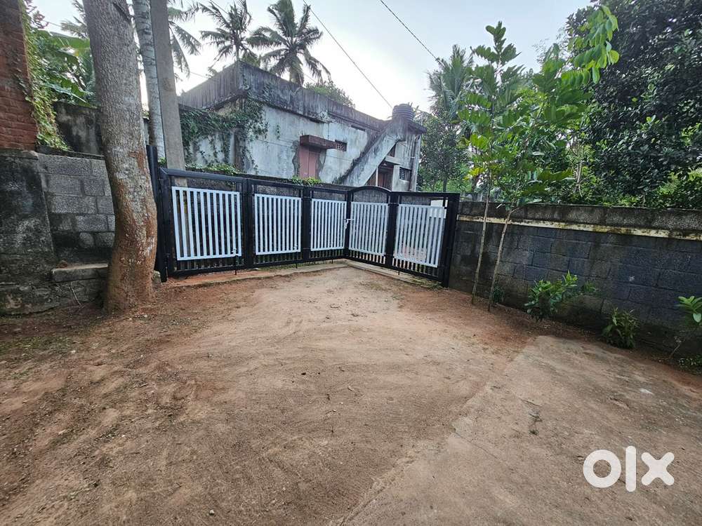 11.5 Cent Plot and House Palappooru Jn Near Vandithadam Pachalloor