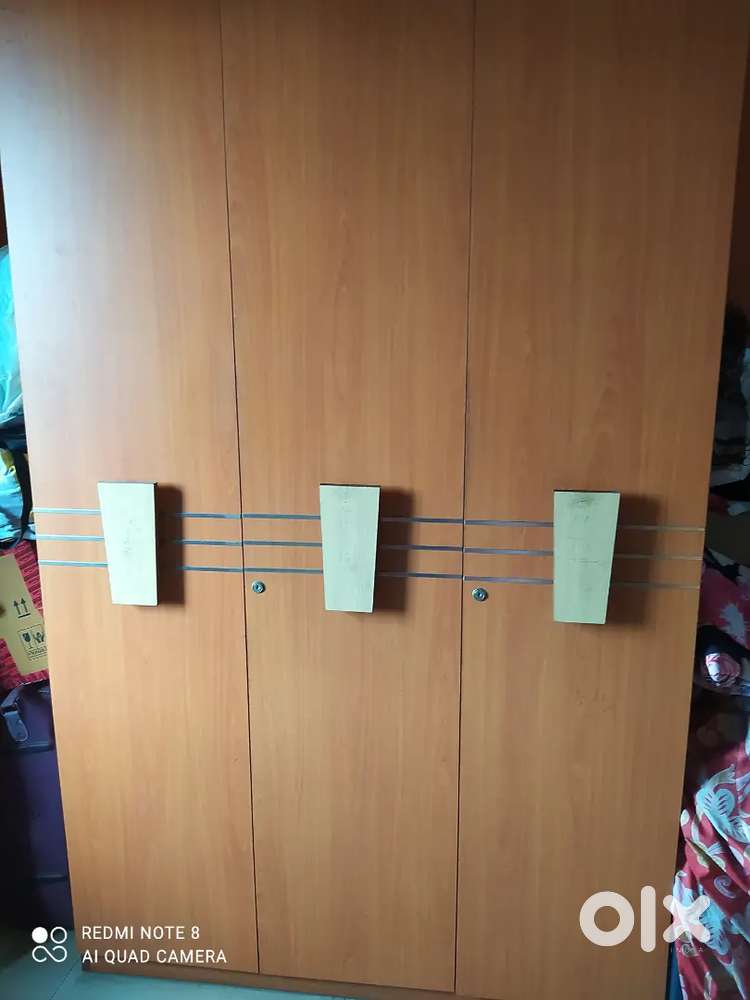 3 door modern wardrobe ( Good condition)
