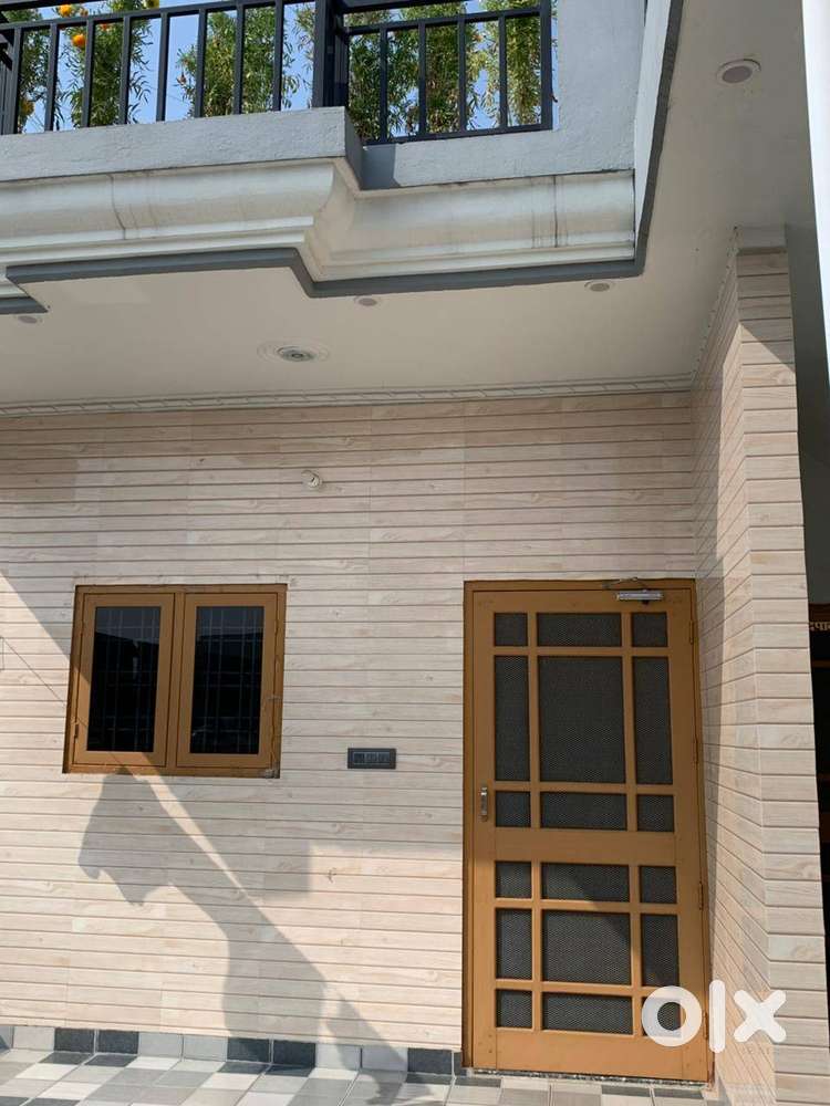 Furnished 1 Room Set with Kitchen, Balcony & Rooftop Access – Dehradun