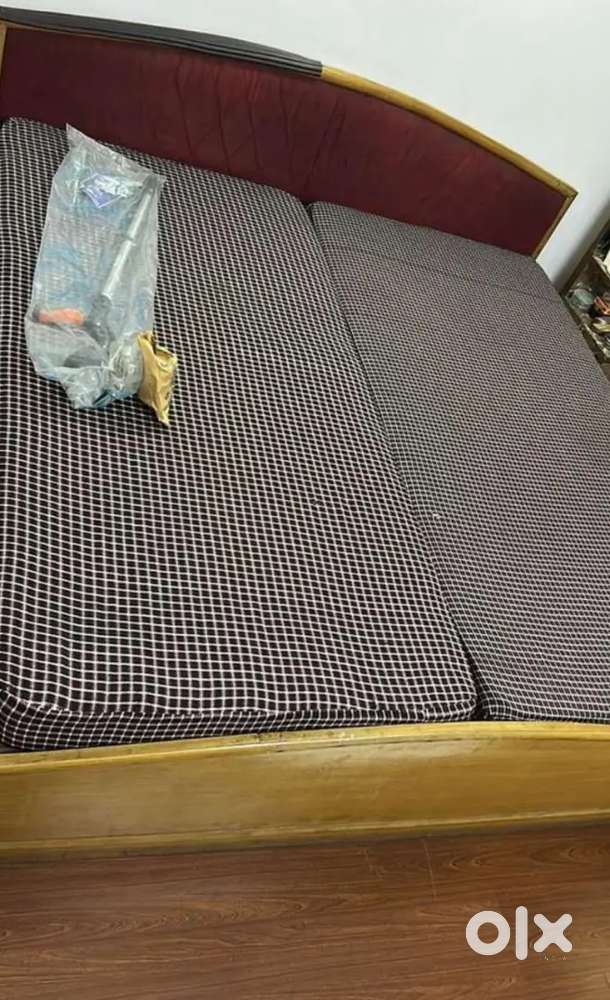 Bed with back