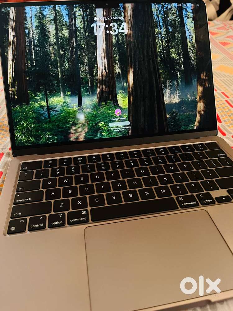 Macbook Air M2 with Usb-c Hub and charger
