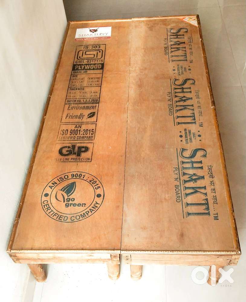 Bed / Bench, carpet mat, Plastic crates stool tub