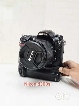Nikon D300s DSLR Camera with 18-105mm lens &  Battery Grip SK425.