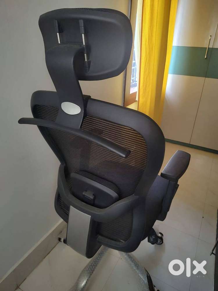Office Revolving Executive Chair in very good condition for sale